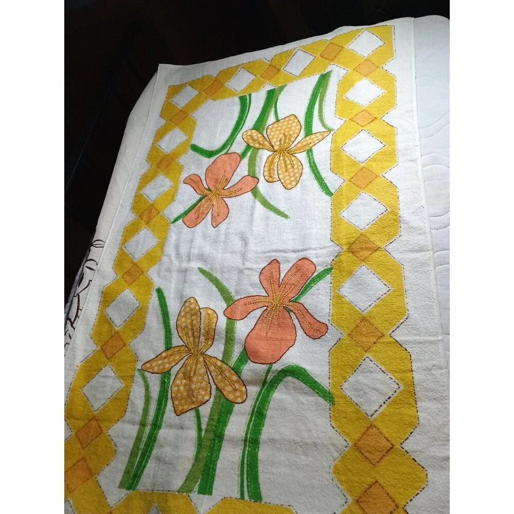 Utica Fine Arts Vintage Floral Bath Towel J.P. Stevens 46 X 25 Mol Irises